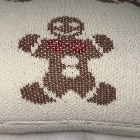 Cupcakes And Cashmere Christmas Gingerbread Pillows - Picture 3 of 8